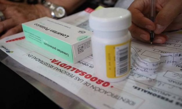 Maduro pide regular los precios de las medicinas en Venezuela