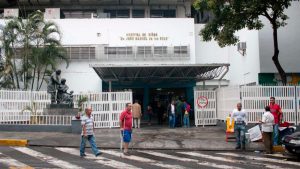 Tres viceministros de salud prometen desinfectar tanque del hospital JM de los Ríos