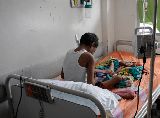 Andrés padece de una insuficiencia renal que lo ata a una máquina de diálisis en el JM de los Ríos