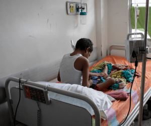 Andrés padece de una insuficiencia renal que lo ata a una máquina de diálisis en el JM de los Ríos