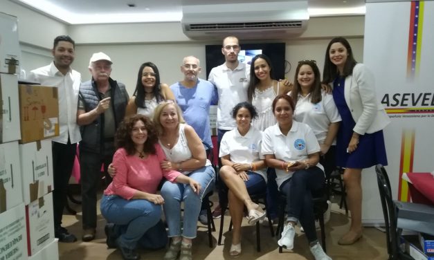 Gran evento solidario de “Una Medicina para Venezuela“ recibió 26 cajas de donativos