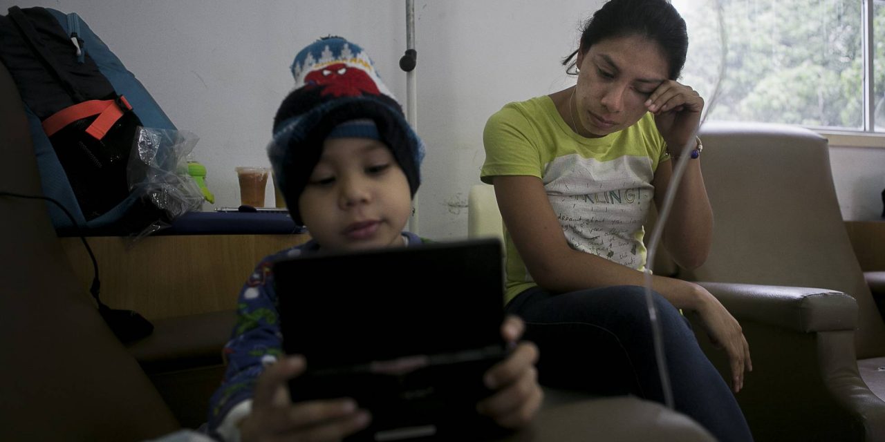 Donaciones ayudan a superar la escasez de medicinas de los hospitales