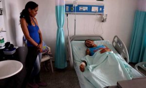 Venezolanos cruzan la frontera con Guyana para recibir atención médica