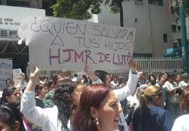 Padres de pacientes del JM de los Ríos protestas por falta de medicamentos