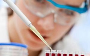 Falta de reactivos dispara en 500 % los exámenes de laboratorio