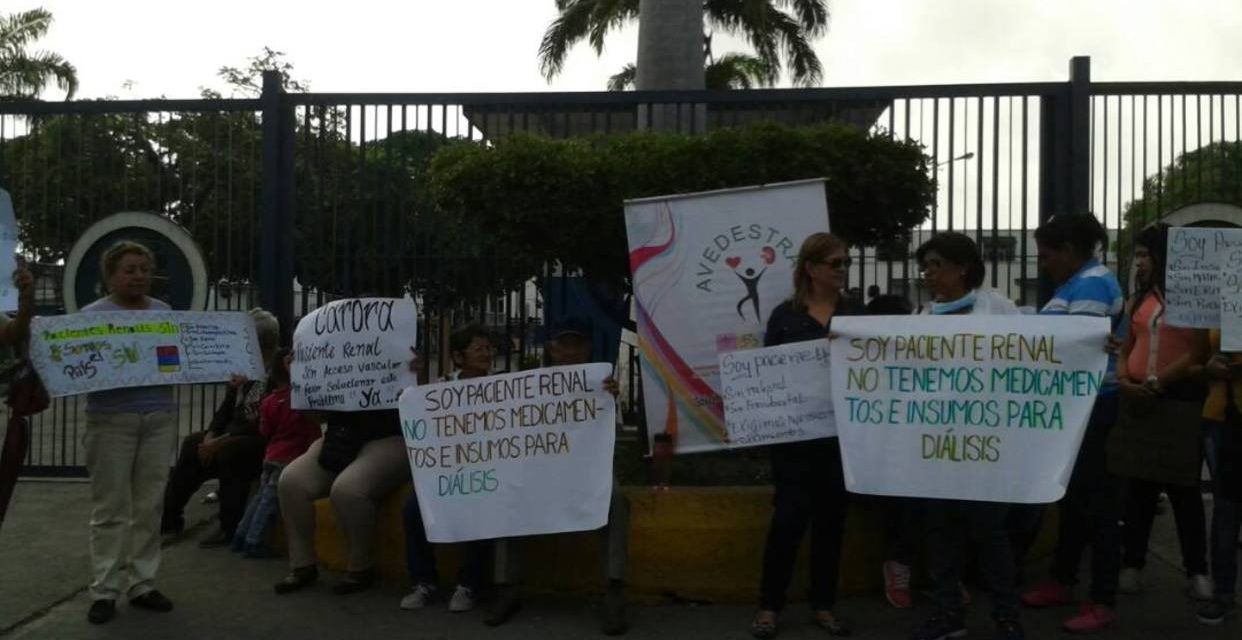 Paciente renal relata que sobrevive con los donativos que dejan los pacientes que murieron